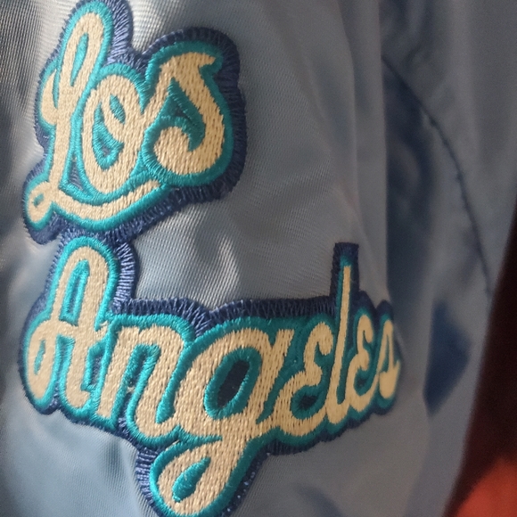 Lakers Jacker - Picture 3 of 5